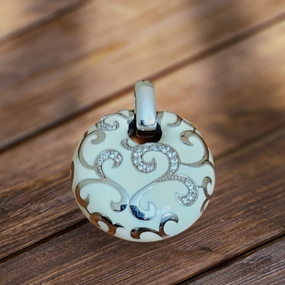 Belle Etoile- Pendant. Without the Chain